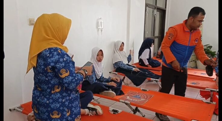 Diduga Keracunan Menu MBG Terjadi di Garut, Ratusan Siswa Tumbang