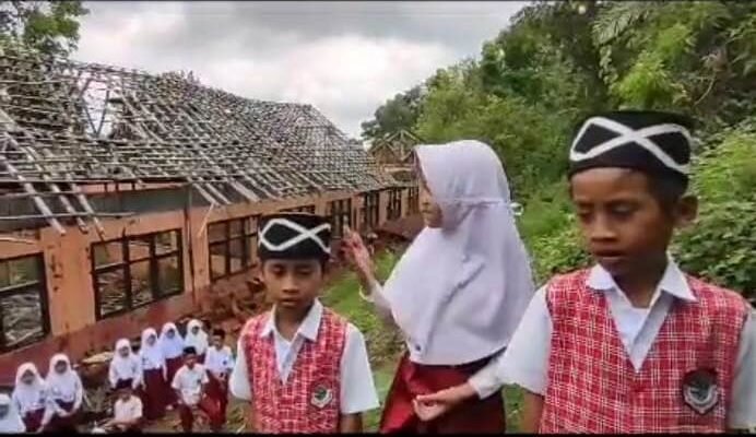 Siswa SDN Curugtelu Culamega Minta Tolong ke KDM, Ini Alasannya