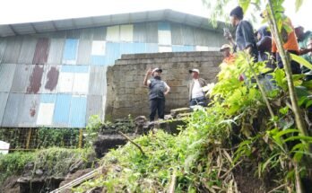 Tinjau Lokasi Banjir Bandang, Wabup Tasik Asep Sopari Sebut Pertambangan Pasir Jadi Biang Kerok (Istimewa)