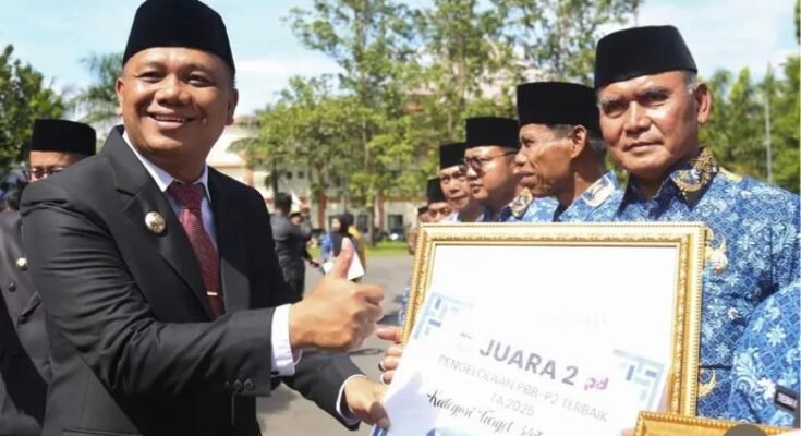 Pemkab Tasikmalaya Berikan Penghargaan dan Hadiah Kepada 13 Desa dengan Pelunasan Pajak Tercepat