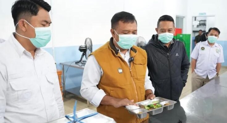 Wabup Asep Sopari Tinjau Dapur MBG di Karangnunggal, Pastikan Kualitas Gizi Tersaji Optimal