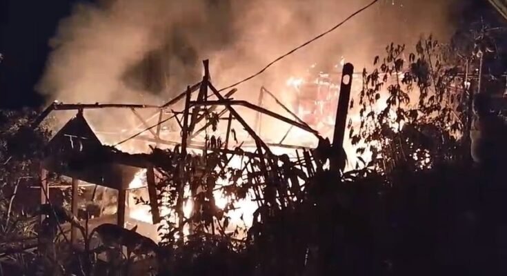 Dua rumah di Kecamatan Salawu Hangus terbarkar