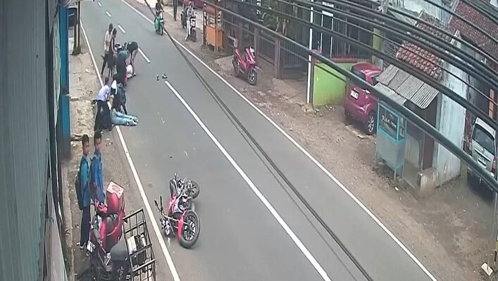 Kecelakaan lalu lintas terekam CCTV, Pelajar tewas