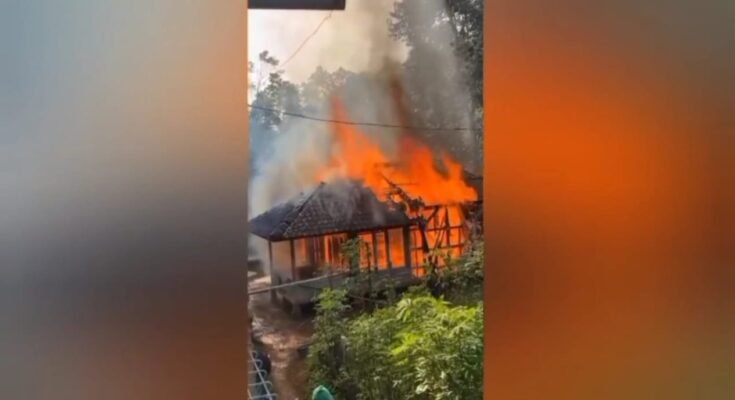 Rumah terbakar di Bojonggambir