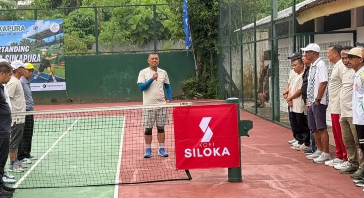 Wakil Bupati Tasikmalaya Asep Sopari Al-Ayubi membuka Mini Turnamen Tenis lapang