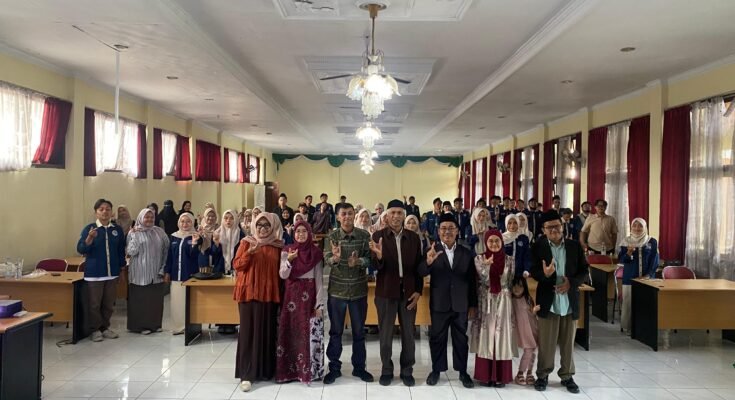 Program Studi Komunikasi dan Penyiaran Islam (KPI) Fakultas Dakwah Universitas Islam KH. Ruhiat (UNIK) Cipasung menggelar Workshop Jurnalistik intensif guna mempertajam kompetensi mahasiswa di bidang media dan penulisan berita.