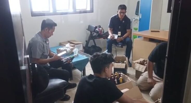 Ribuan botol miras diamankan polisi