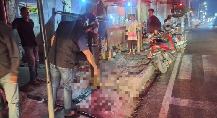 Satreskirm Polres Garut melaksnakan oleh TKP di lokasi penusukan ayah tiri
