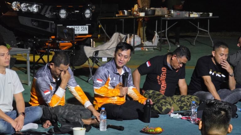 rapat koordinasi, berbagai aspek teknis dibahas secara rinci, mulai dari penentuan jalur overlanding, lokasi perkemahan, kesiapan fasilitas peserta, hingga program pemberdayaan masyarakat di sekitar lokasi kegiatan.