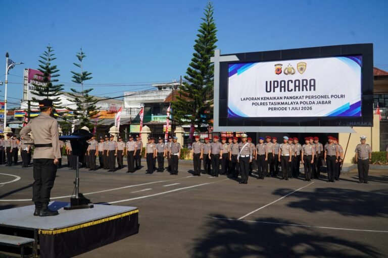Sebanyak 70 personel Polres Tasikmalaya resmi menerima kenaikan pangkat terhitung mulai tanggal (TMT) 1 Juli 2026.
