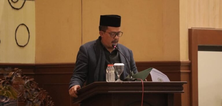 Ketua Fraksi Gerindra dibacakan oleh Dr. Usman Kusmana, S.Ag., M.Si