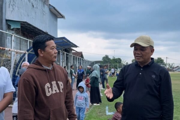 Wakil Bupati Tasikmalaya Asep Sopari Al-Ayubi membidik pembangunan Sarana Olahraga (SOR) Mangunreja harus bersetandar FIFA
